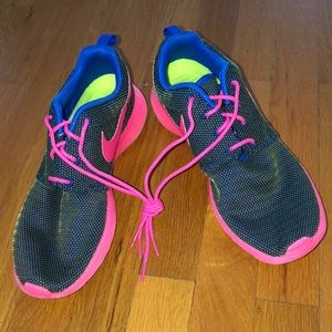 Women’s Nike Roshe Run size 10